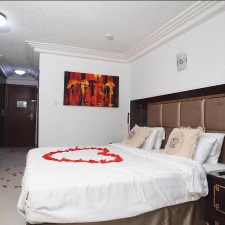 Nobila Airport Hotel Cotonou Extérieur photo