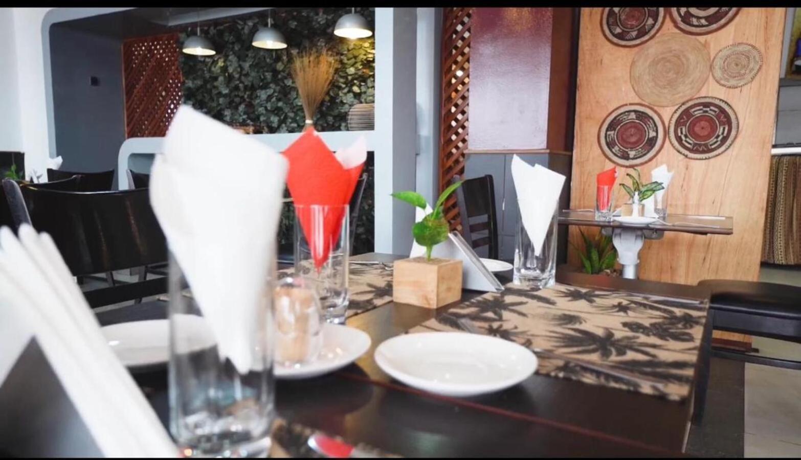Nobila Airport Hotel Cotonou Extérieur photo