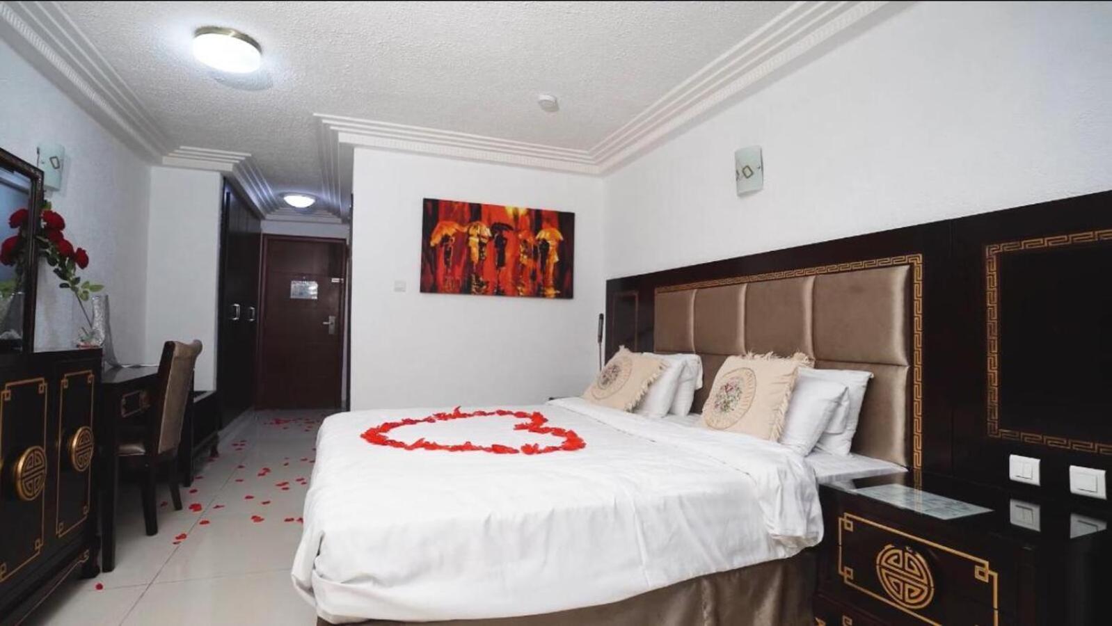Nobila Airport Hotel Cotonou Extérieur photo