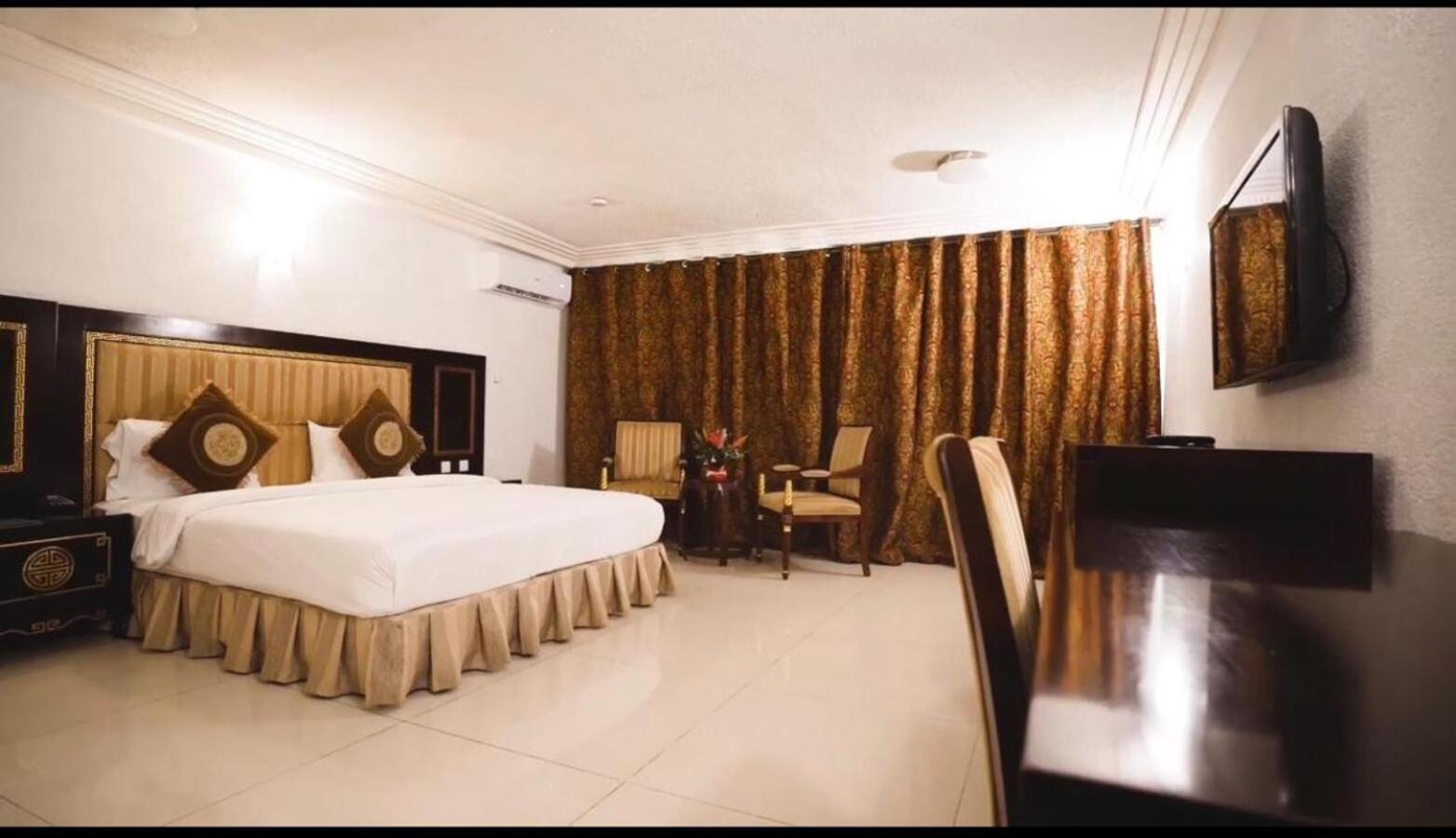 Nobila Airport Hotel Cotonou Extérieur photo