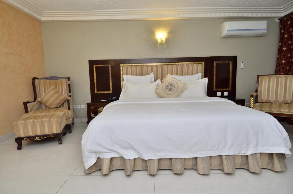 Nobila Airport Hotel Cotonou Extérieur photo