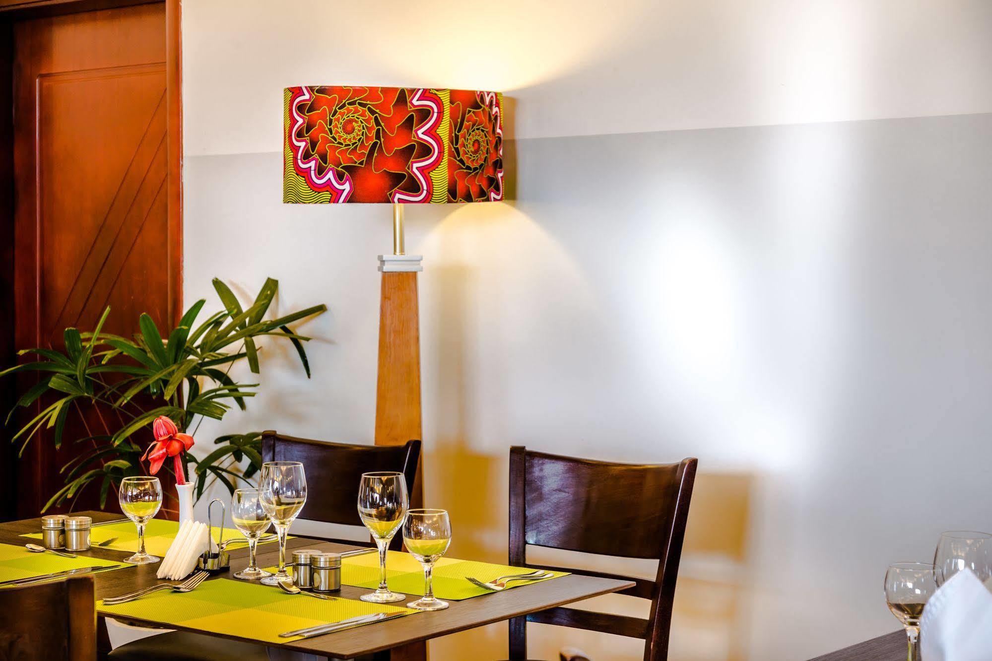 Nobila Airport Hotel Cotonou Extérieur photo