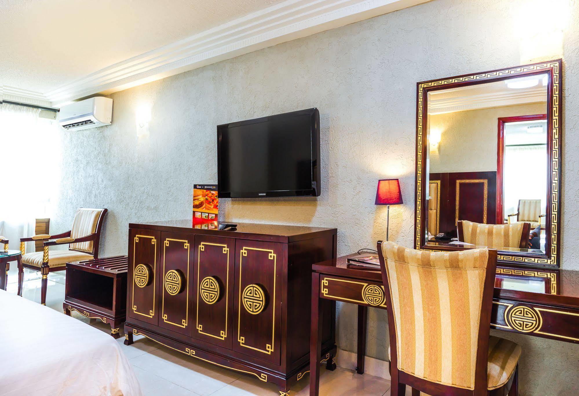 Nobila Airport Hotel Cotonou Extérieur photo